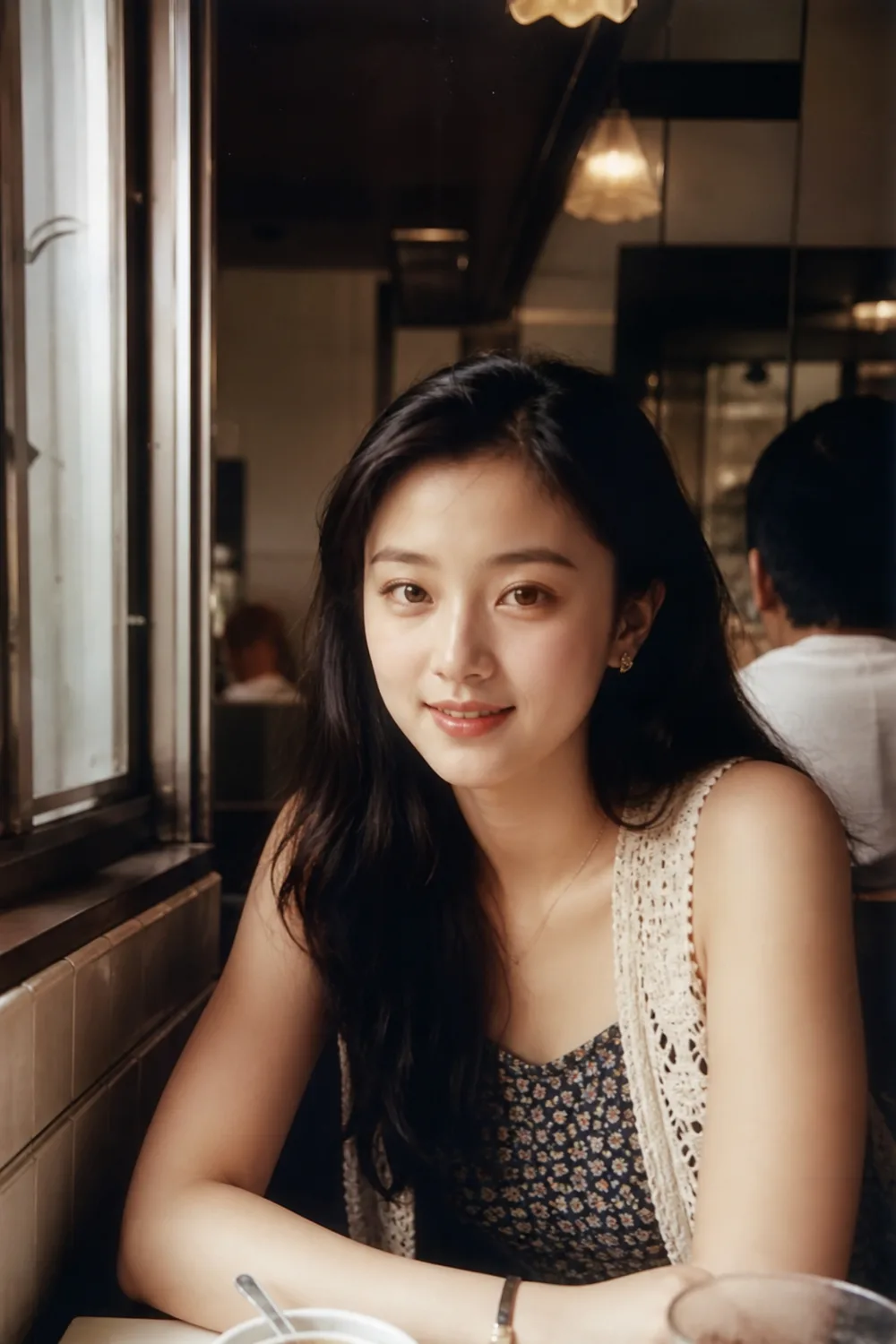Midjourney 港风复古人像：茶餐厅窗边暖光下的东亚女性
