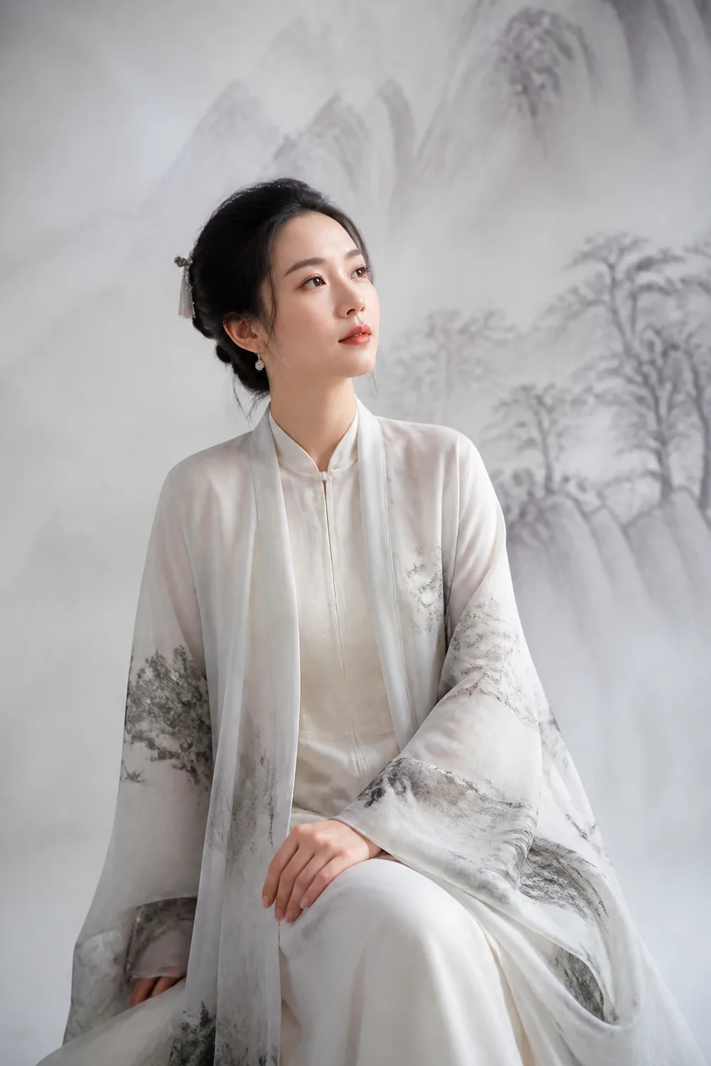 Midjourney 新中式国风人像：水墨诗意丝缎编辑型东亚女性